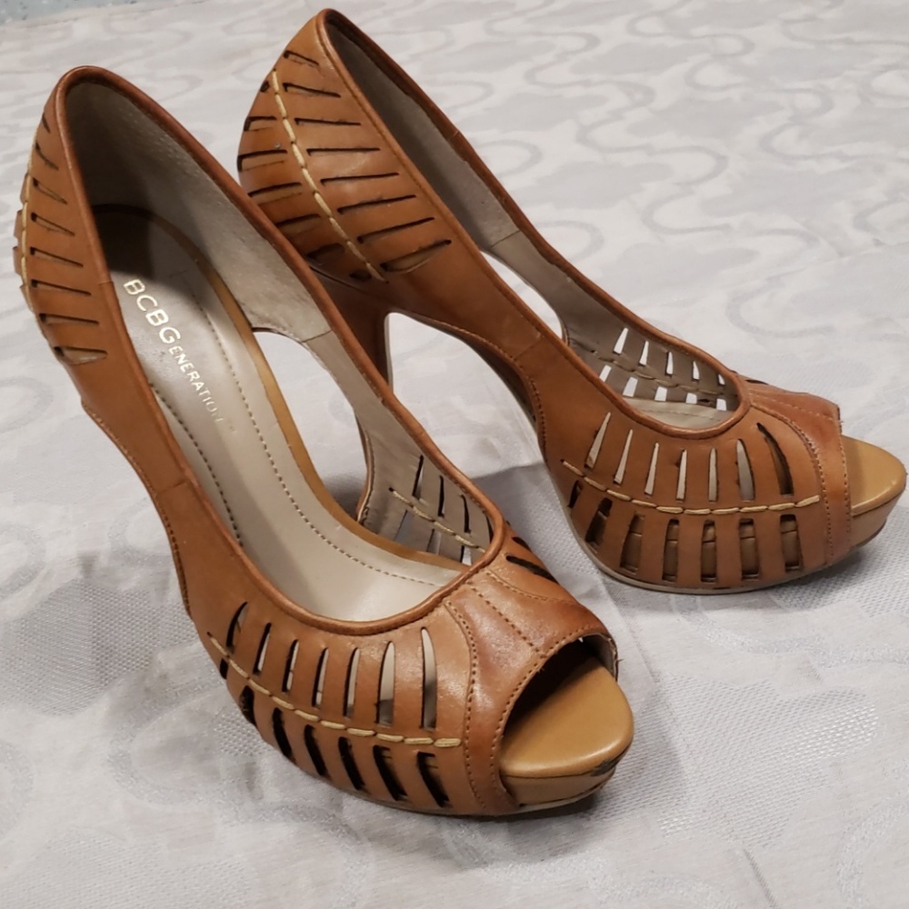 Cognac BCBG Generation open toe pumps